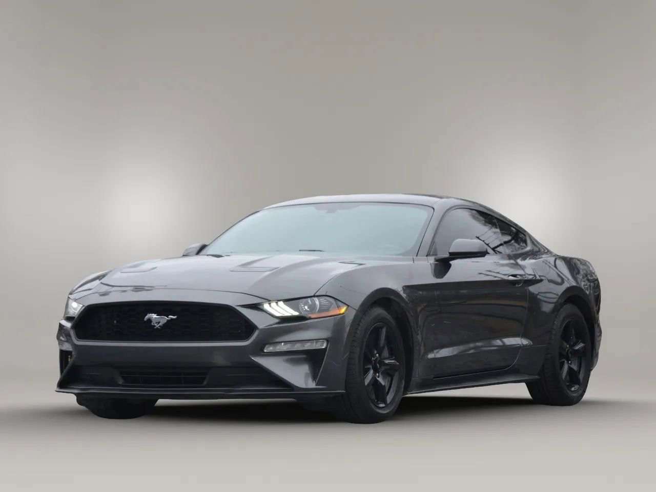 Used 2018 Ford Mustang Coupe image 2