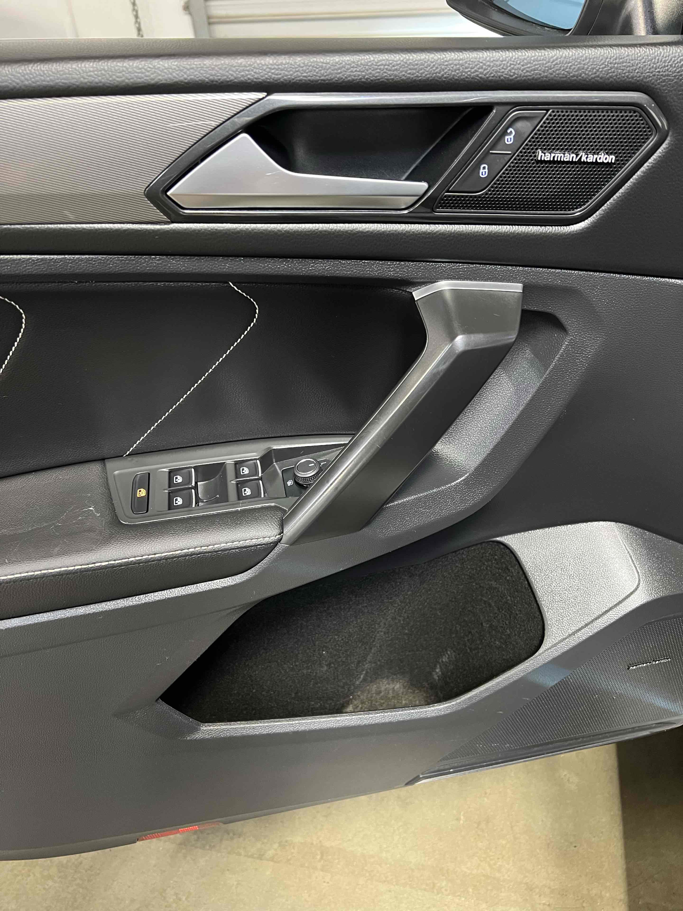 Used 2023 Volkswagen Tiguan SE w/ Panoramic Sunroof Package image 70