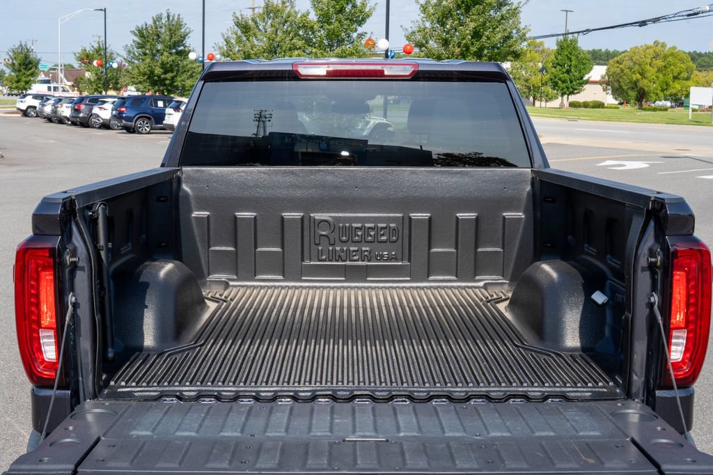 Used 2025 GMC Sierra 1500 SLT AWD/4WD image 9