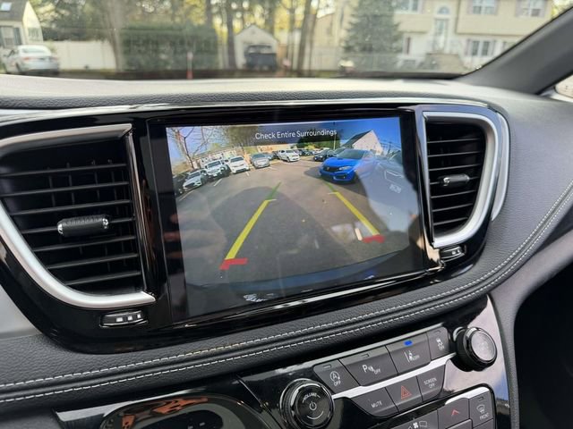 Used 2025 Chrysler Pacifica Limited FWD image 27