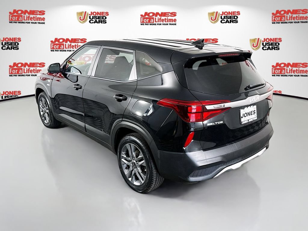 Certified 2023 Kia Seltos LX AWD/4WD image 2