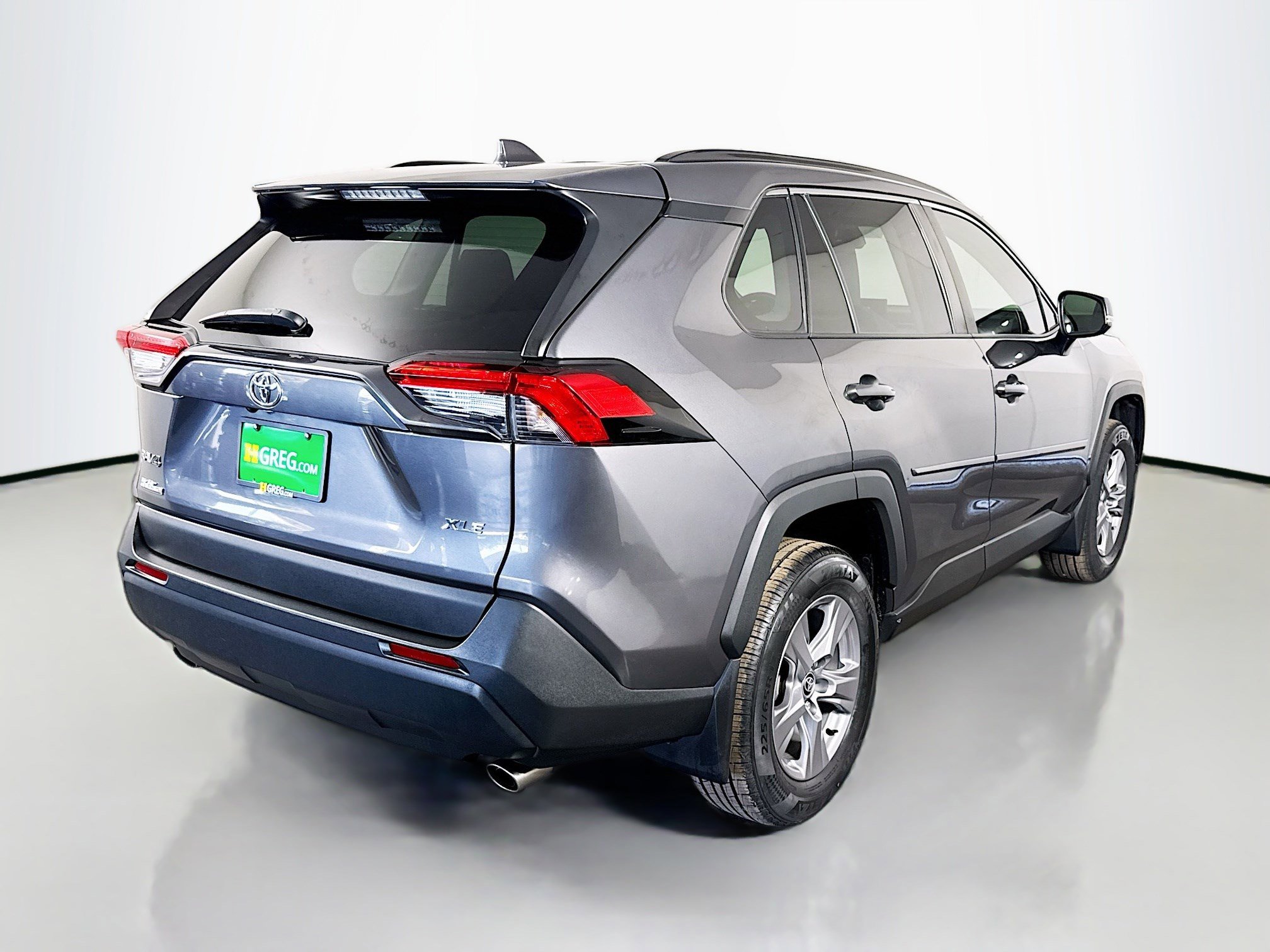 Used 2022 Toyota RAV4 XLE image 10