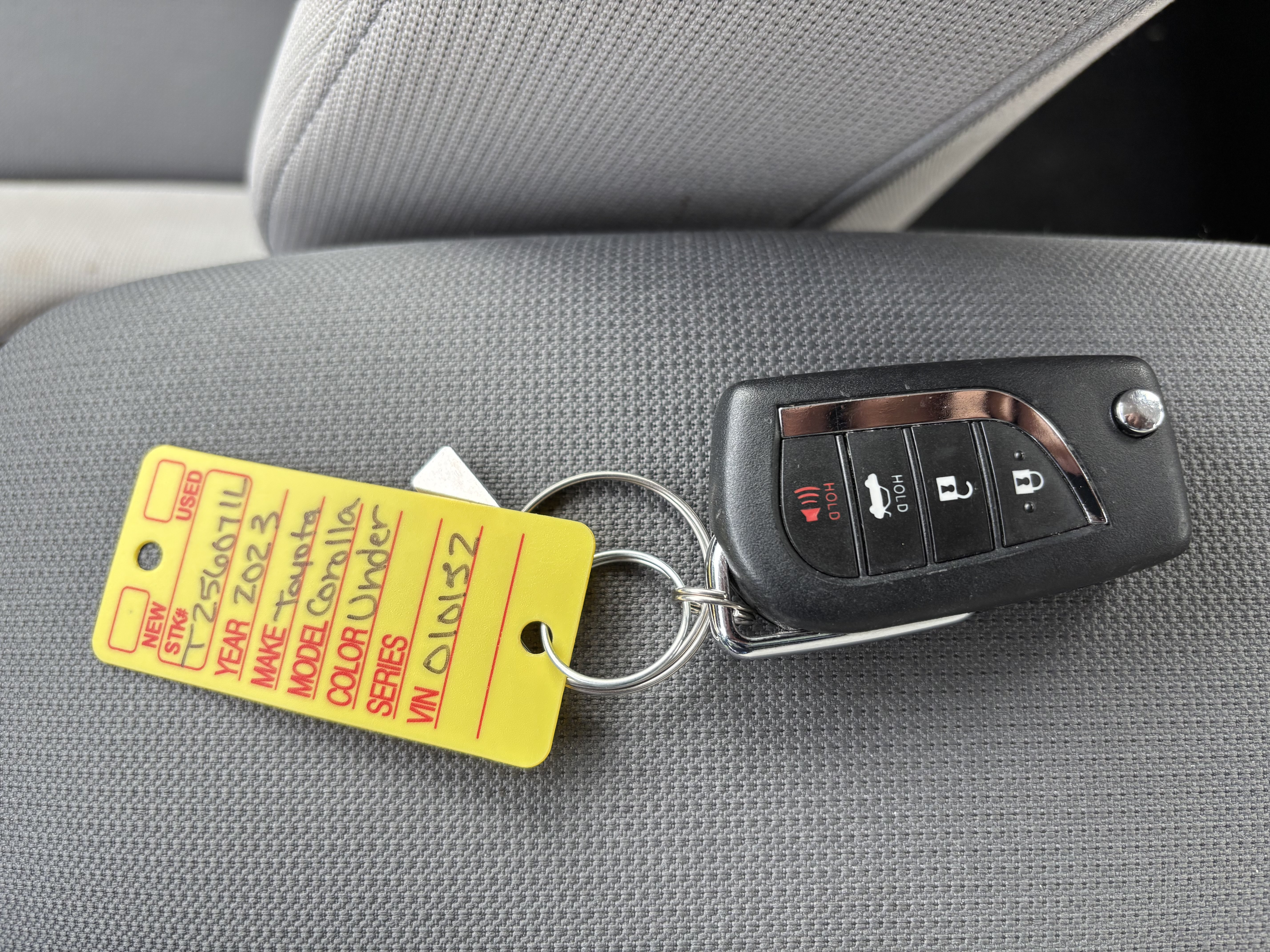 Used 2023 Toyota Corolla LE w/ Carpet Mat Package (TMS) FWD image 28