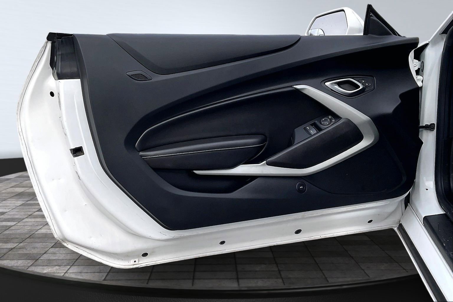 Used 2018 Chevrolet Camaro SS image 16