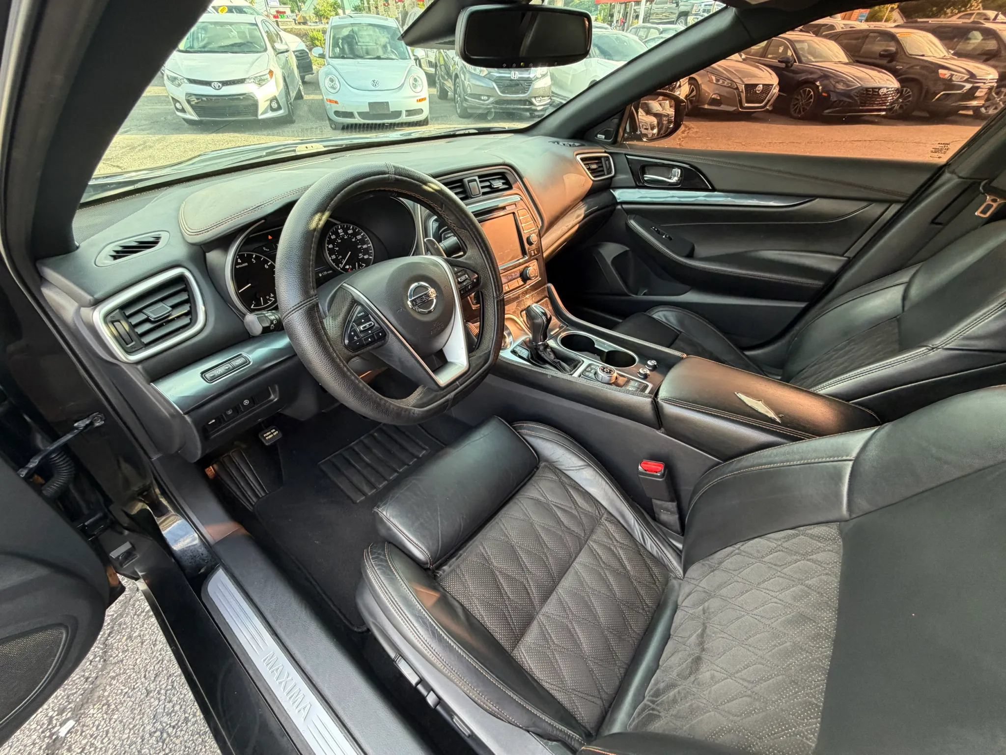 Used 2020 Nissan Maxima SR w/ Sport Mat Group FWD image 17