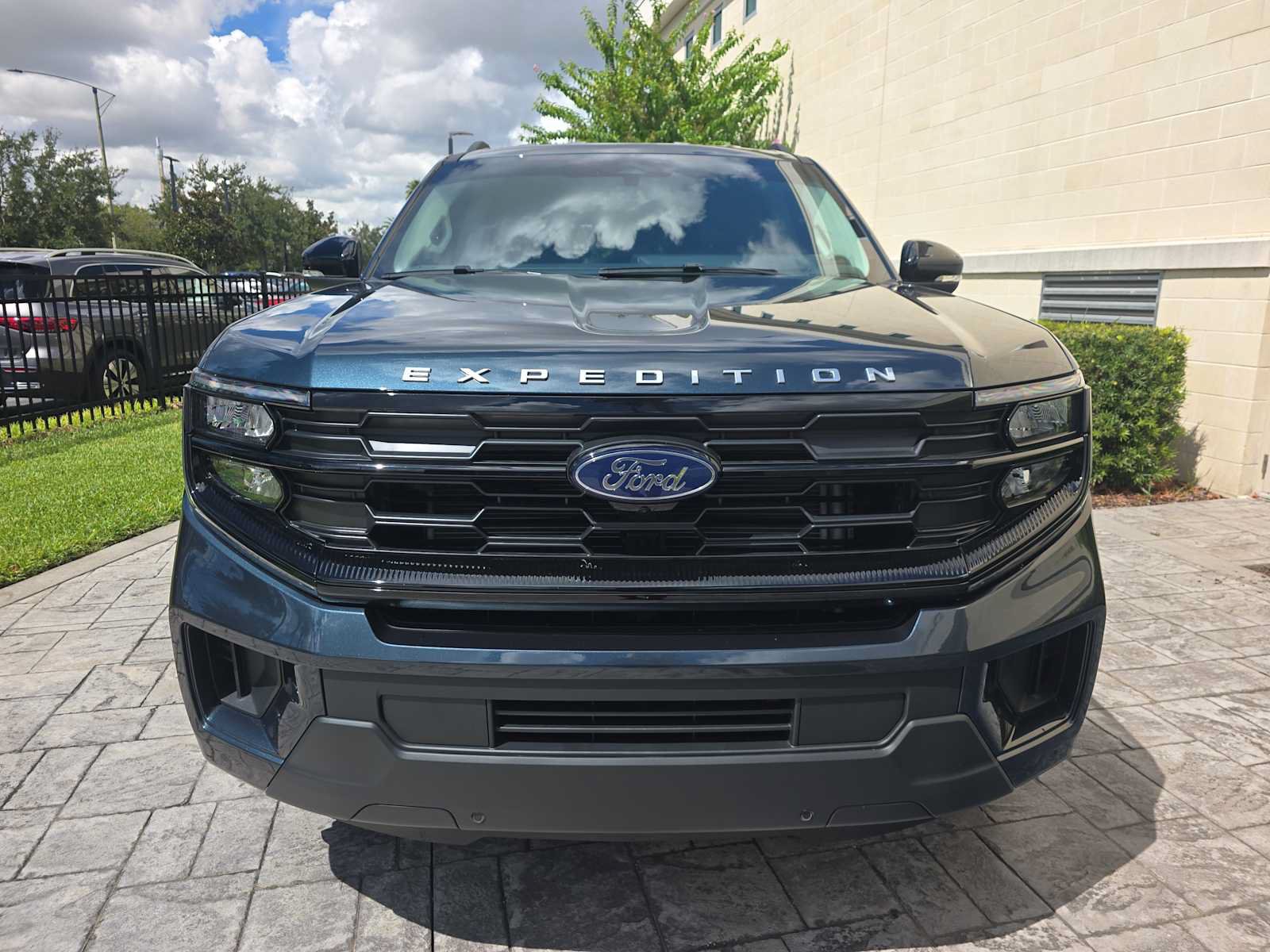 Used 2026 Ford Expedition Active RWD image 2