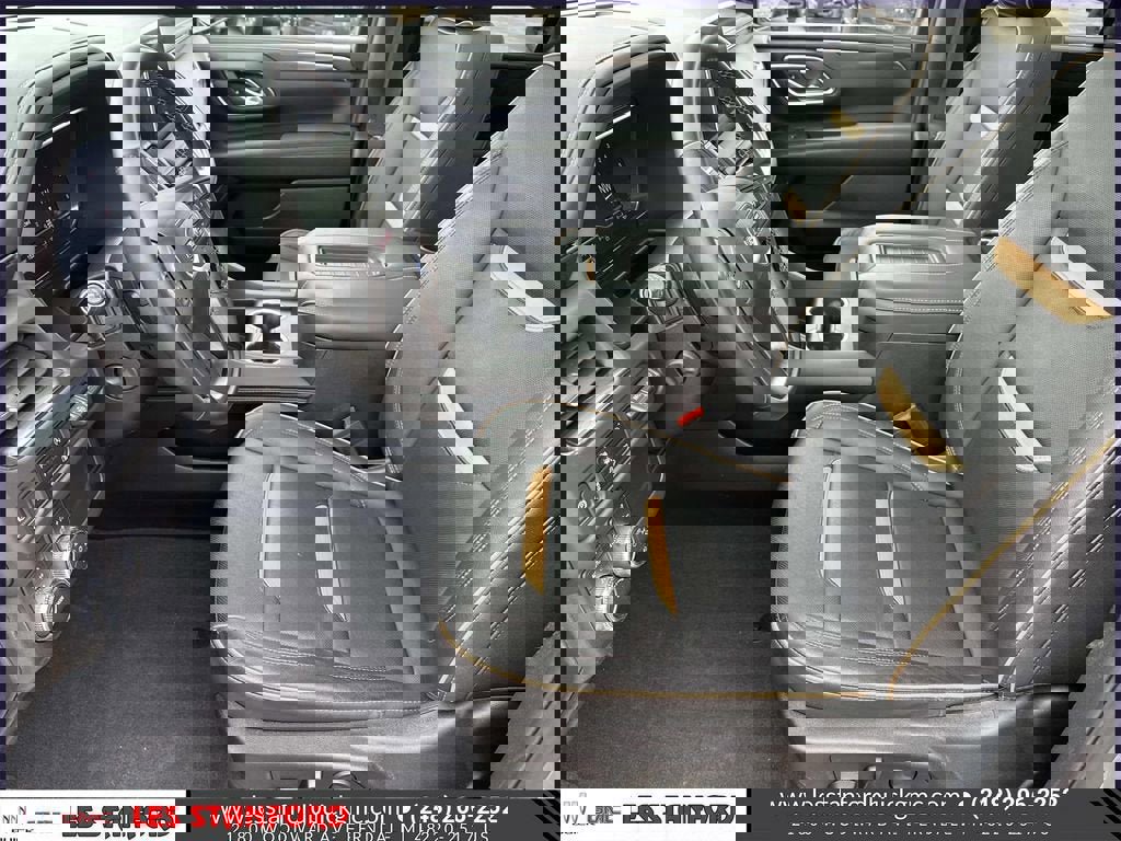 Used 2023 GMC Yukon AT4 w/ Technology Package image 22