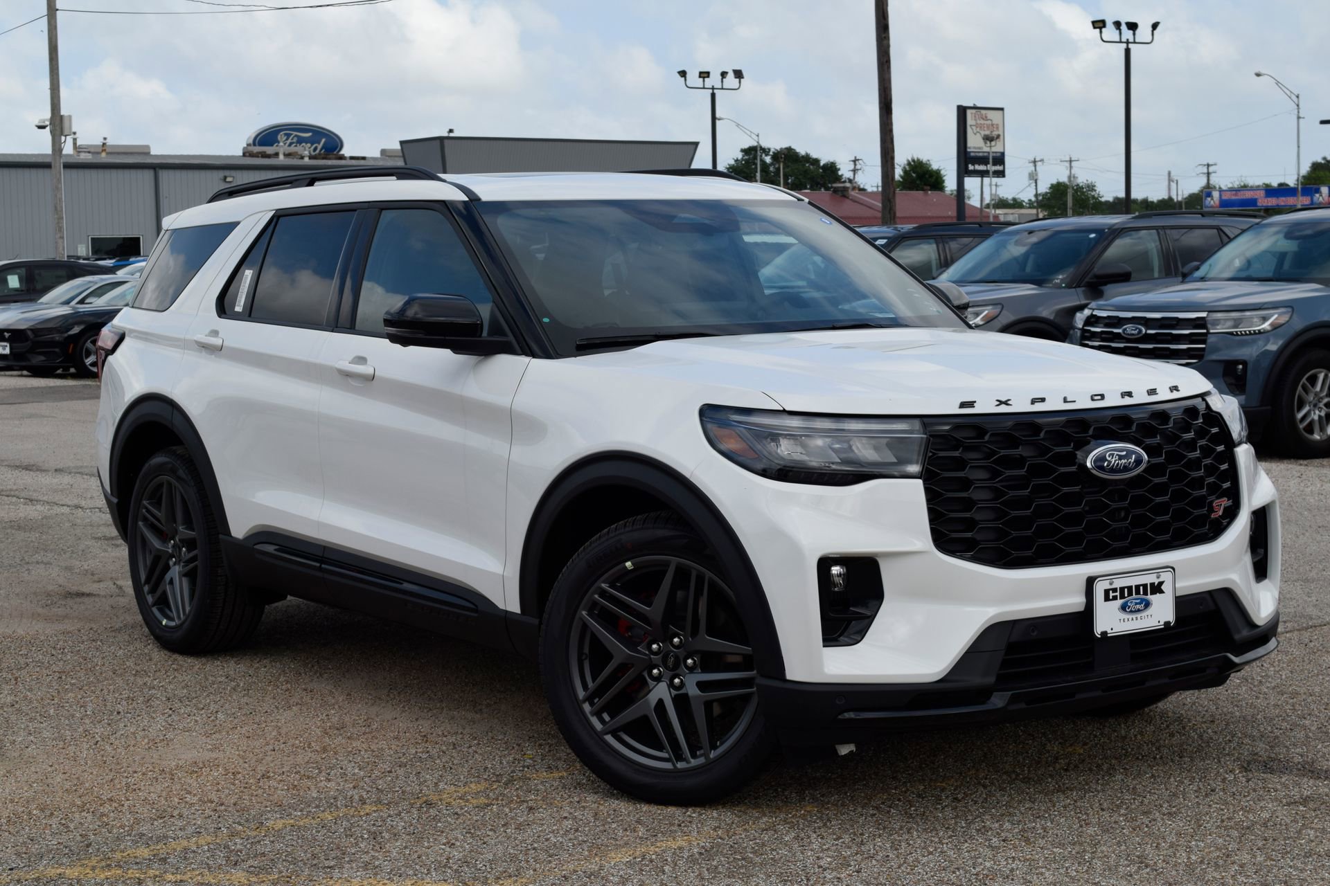 New 2026 Ford Explorer ST AWD/4WD image 3