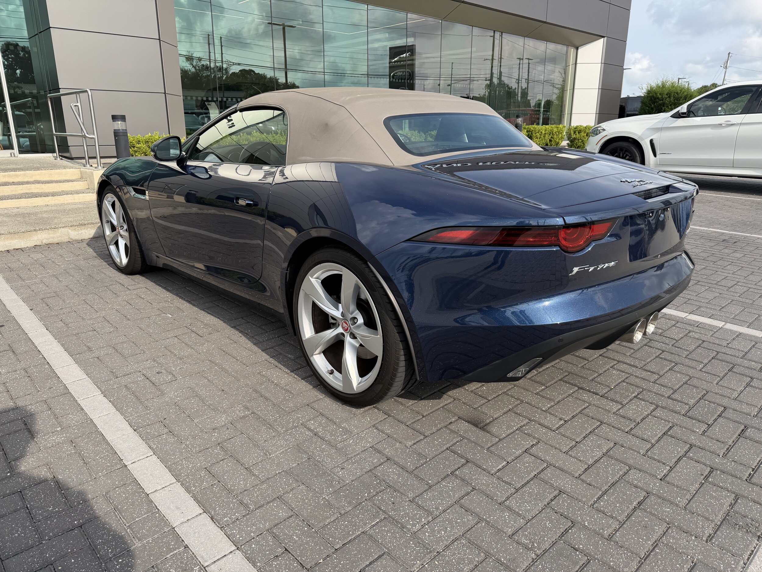 Used 2020 Jaguar F-TYPE Convertible RWD image 4