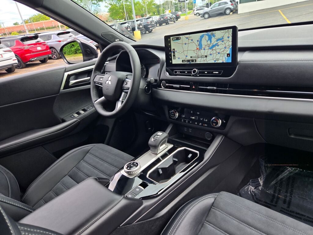New 2026 Mitsubishi Outlander LE AWD/4WD image 5