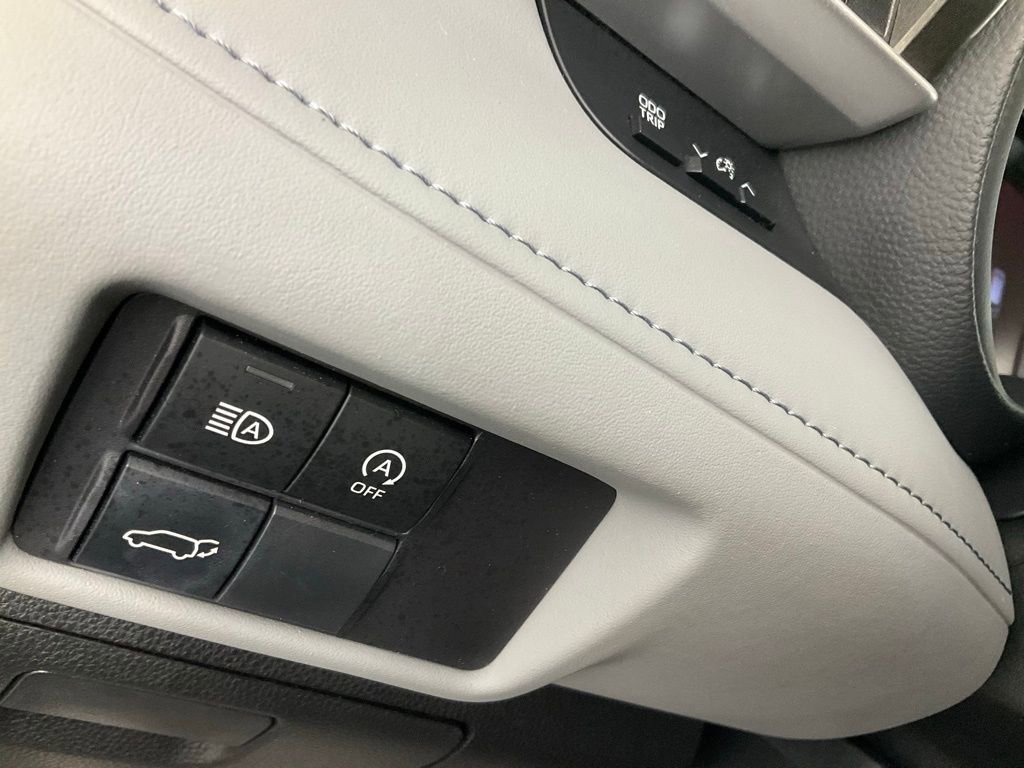 Used 2023 Toyota Highlander LE image 23