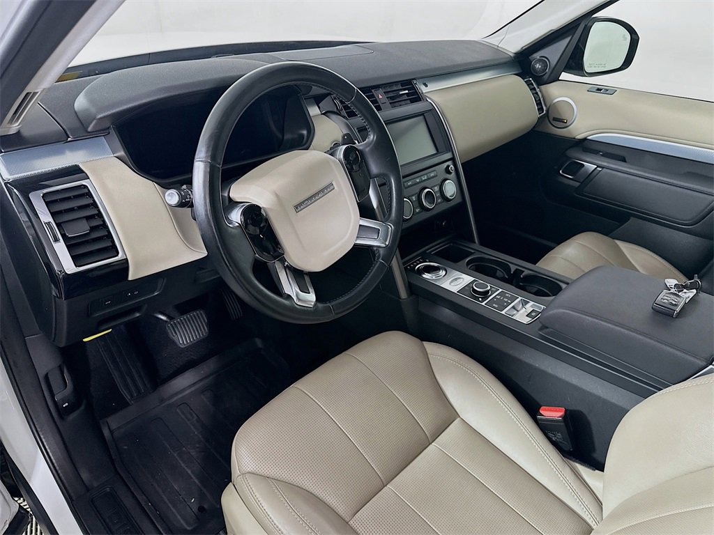 Used 2020 Land Rover Discovery Landmark image 30