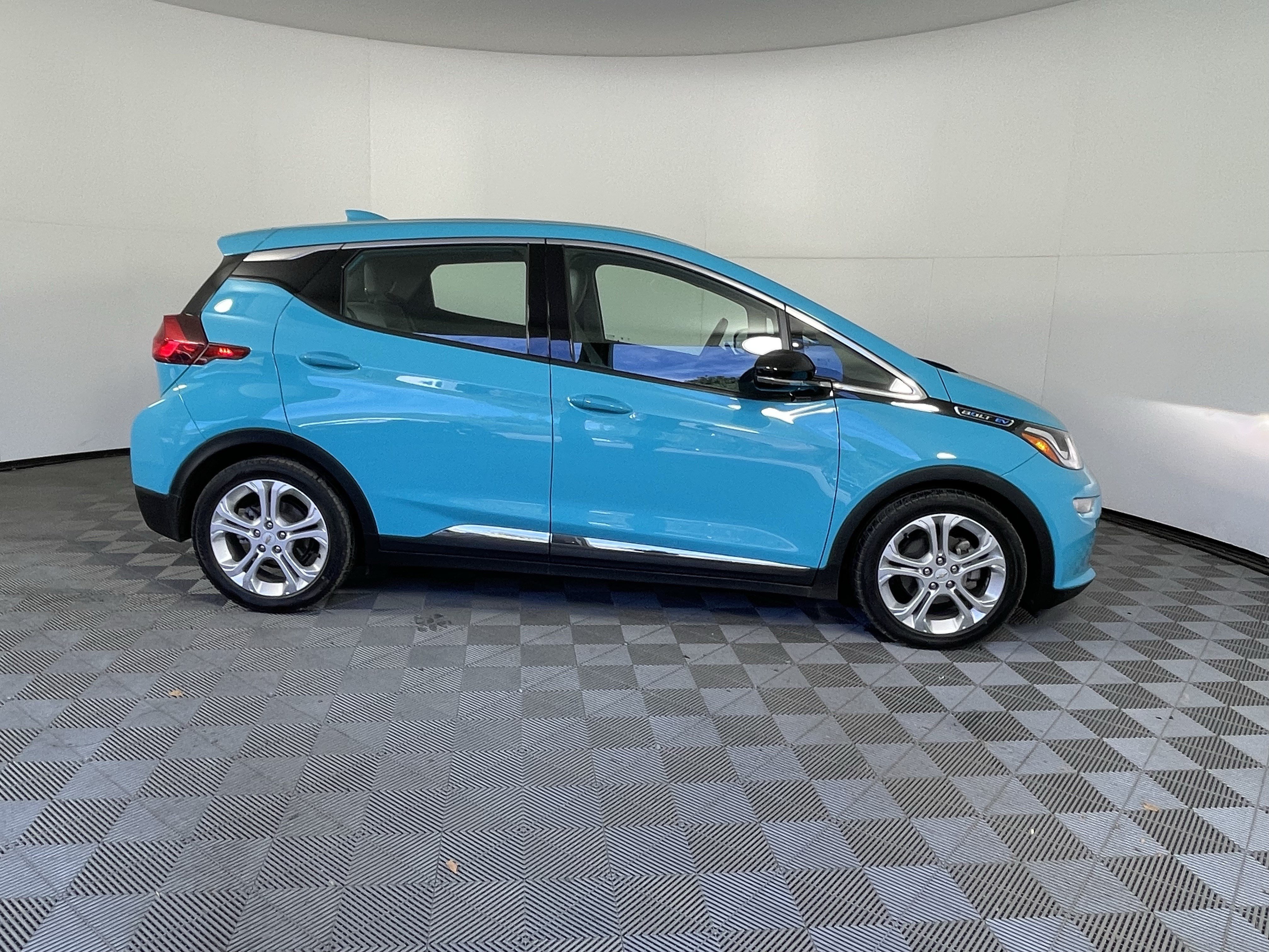 Used 2020 Chevrolet Bolt LT FWD image 6
