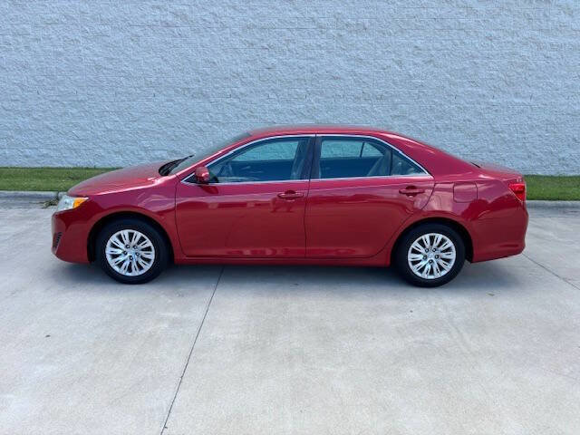 Used 2012 Toyota Camry L image 16