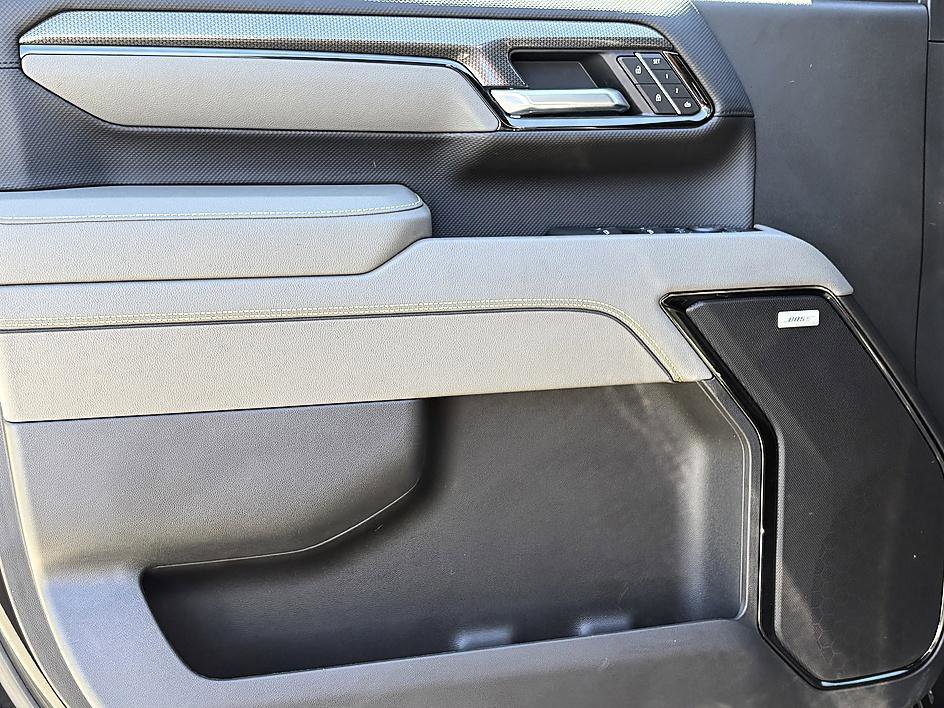 Used 2025 Chevrolet Silverado 2500 ZR2 w/ Technology Package image 13