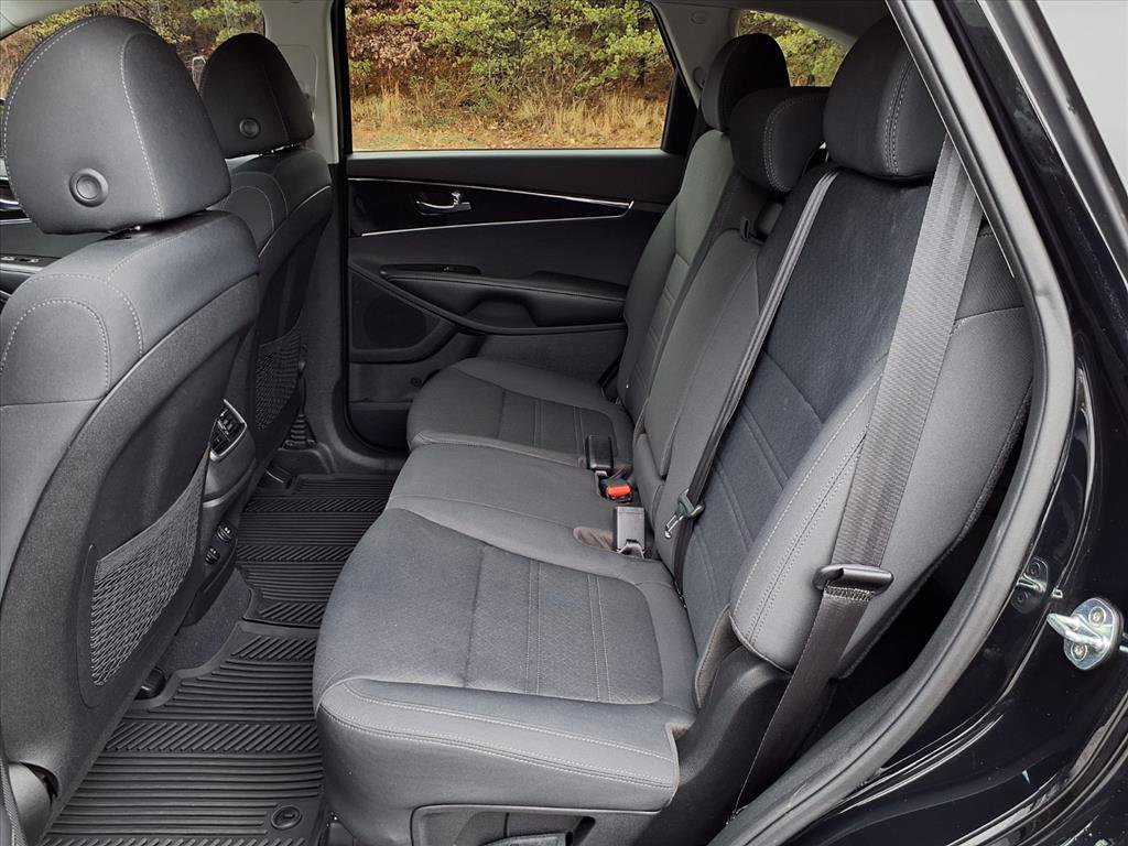 Used 2020 Kia Sorento S image 11
