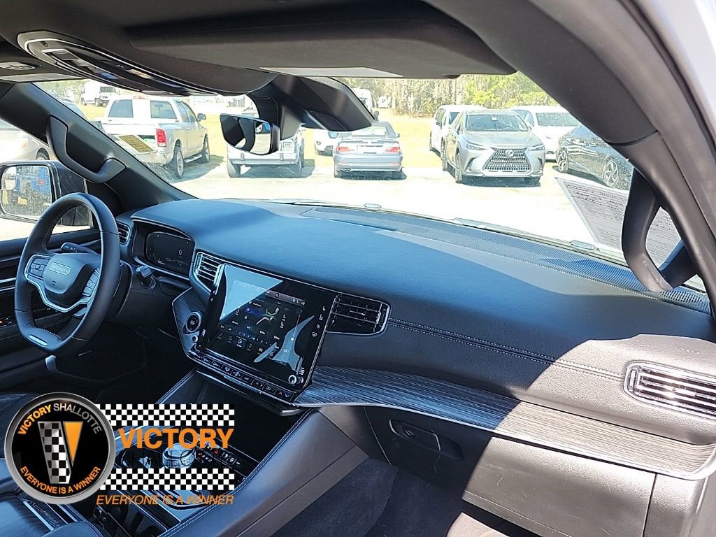 Certified 2024 Jeep Wagoneer Series II w/ Flexible Seating Group image 31