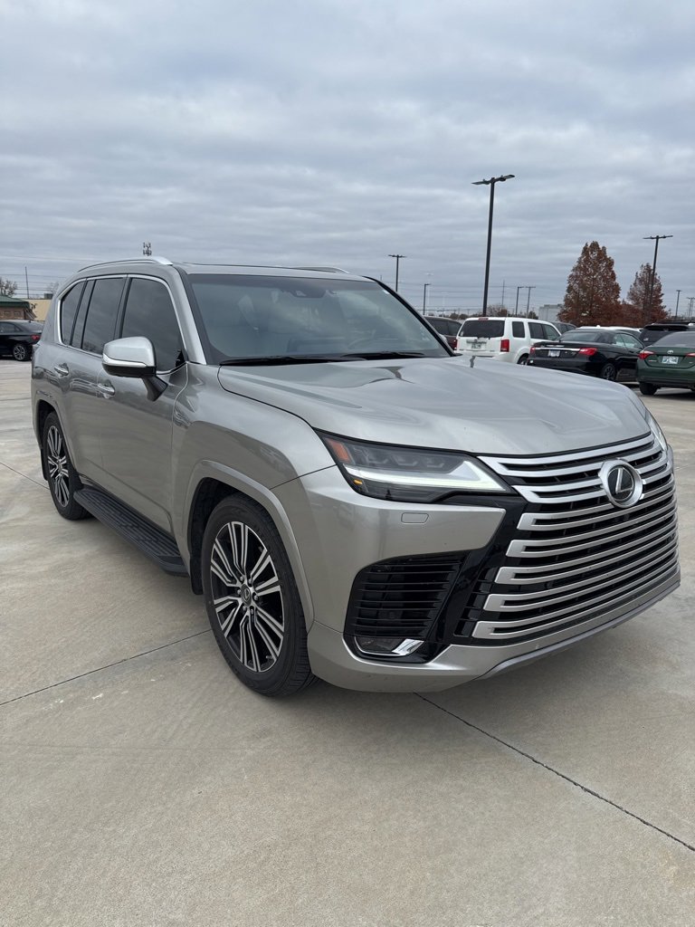 Used 2023 Lexus LX 600 4WD w/ Accessory Package (Z1) image 7