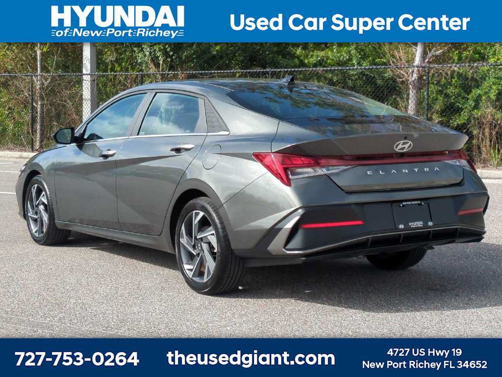 Certified 2025 Hyundai Elantra SEL FWD image 3