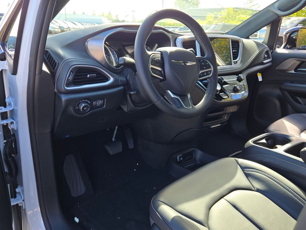 New 2026 Chrysler Pacifica Select image 20