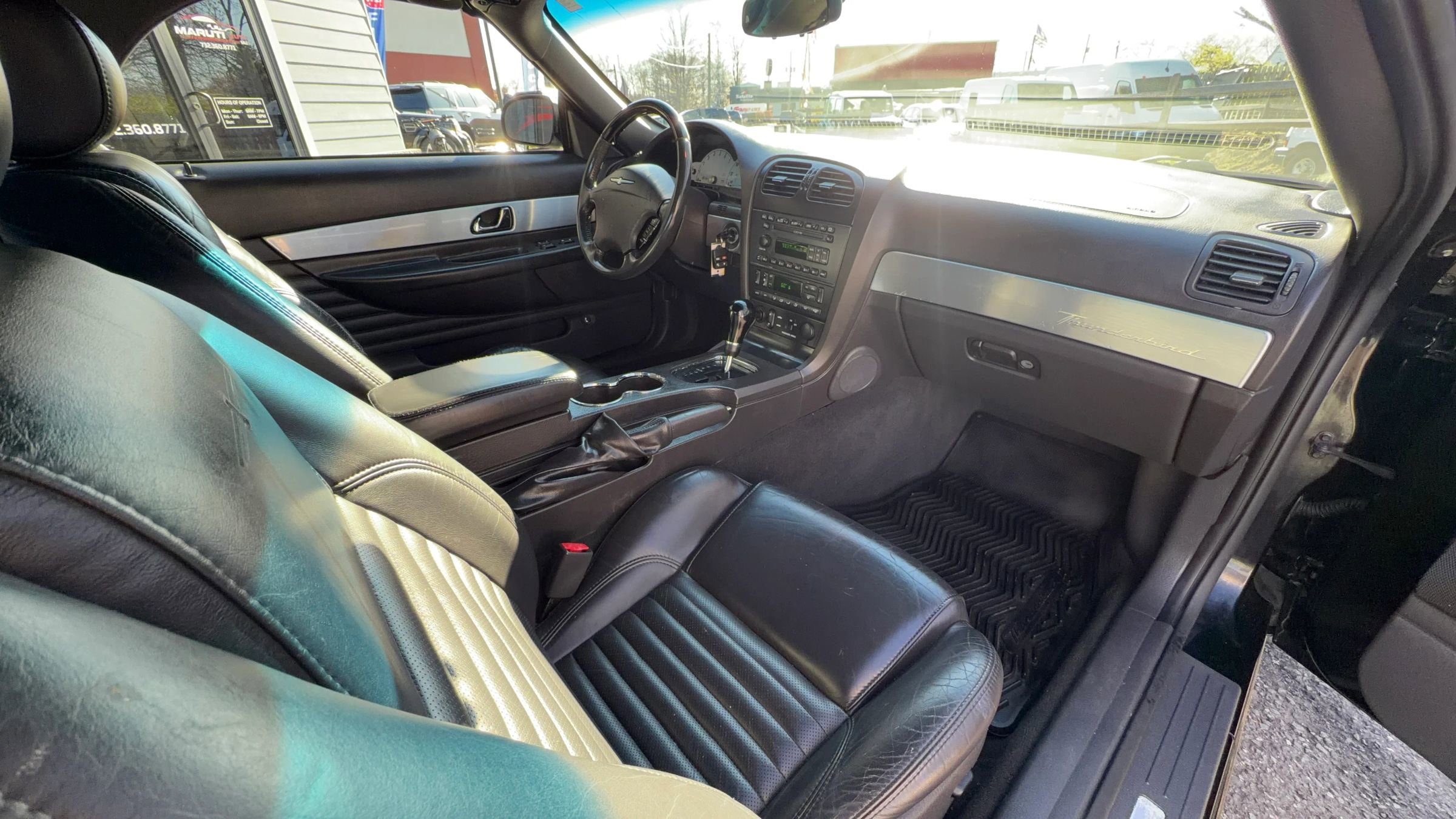 Used 2002 Ford Thunderbird image 17