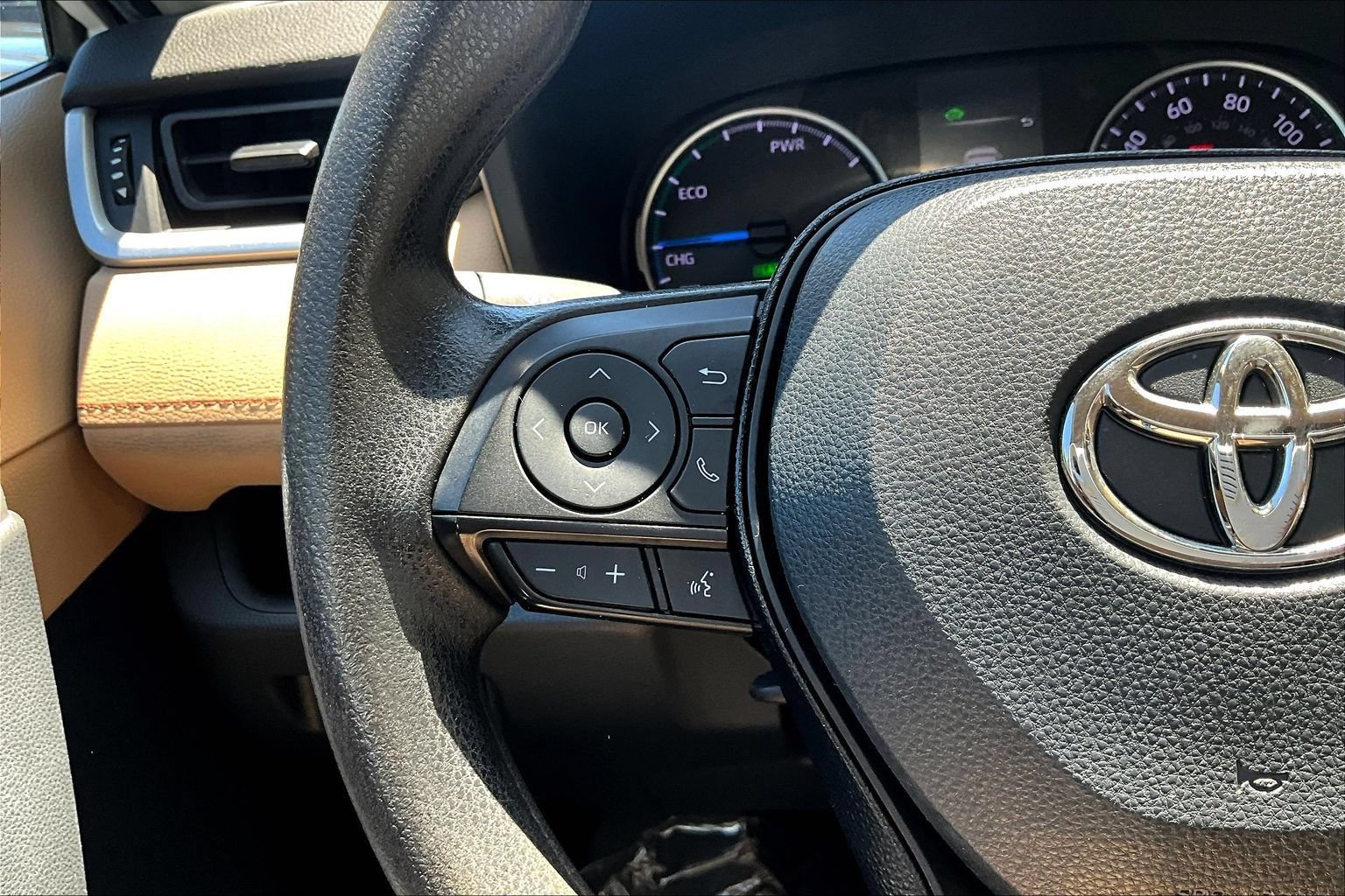 Used 2021 Toyota RAV4 LE AWD/4WD image 13