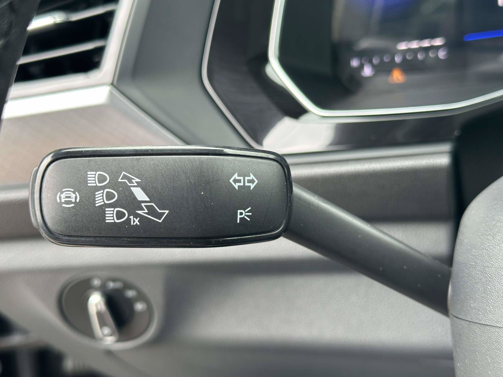 Used 2023 Volkswagen Jetta SE FWD image 18