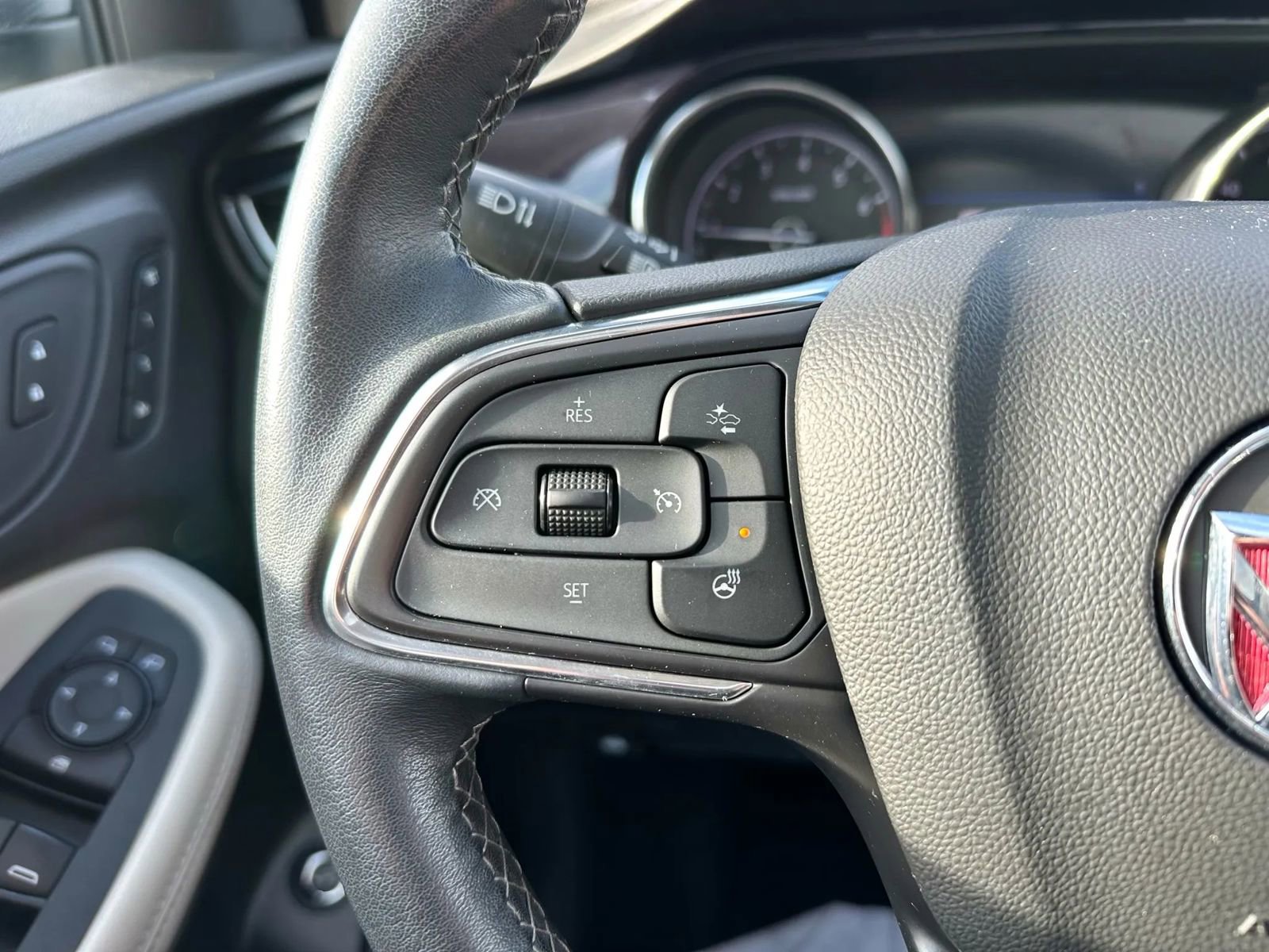 Used 2021 Buick Encore GX Essence w/ Advanced Technology Package image 27