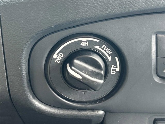 Used 2023 Nissan Frontier SV w/ SV Convenience Package image 27