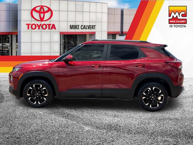 Used 2023 Chevrolet TrailBlazer LT w/ LPO, Blackout Package FWD image 2