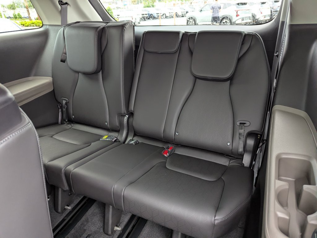 New 2026 Kia Carnival FWD image 18