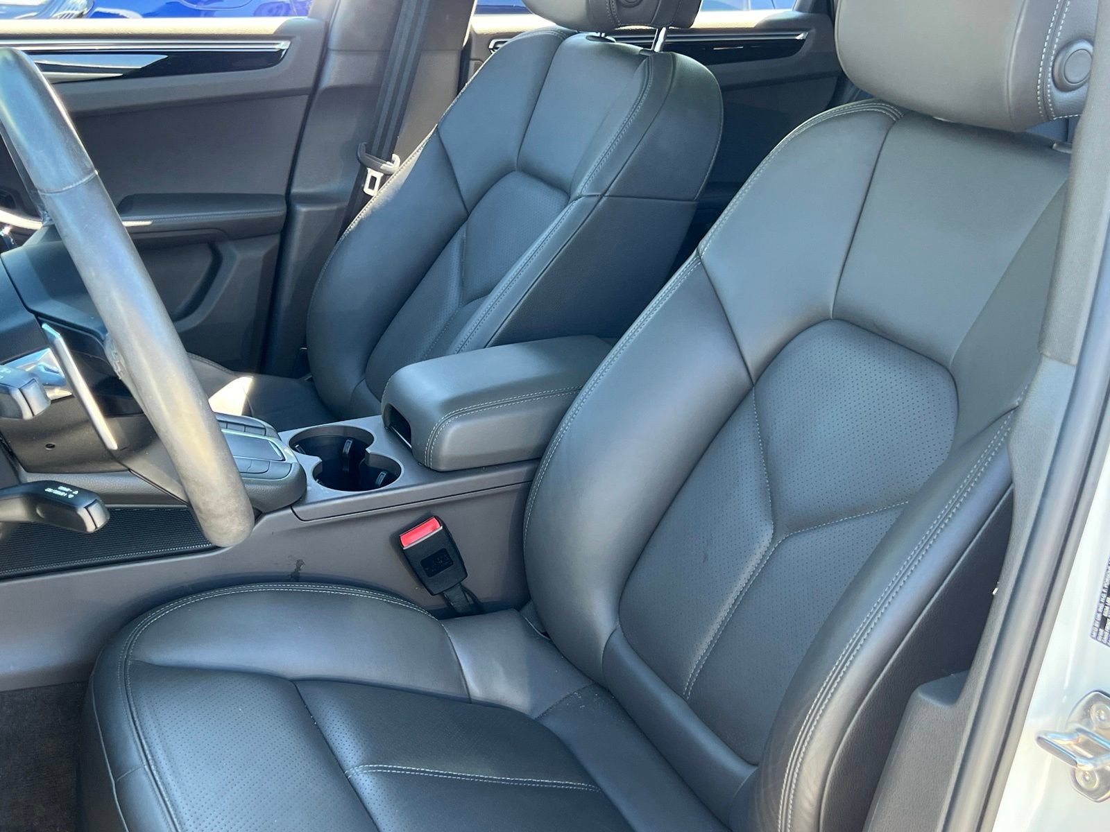 Certified 2021 Porsche Macan AWD/4WD image 5