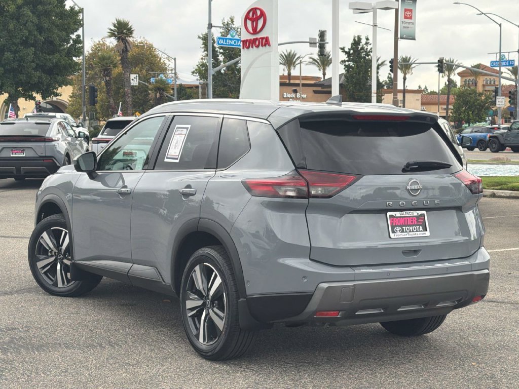 Used 2024 Nissan Rogue SL w/ SL Premium Package FWD image 5