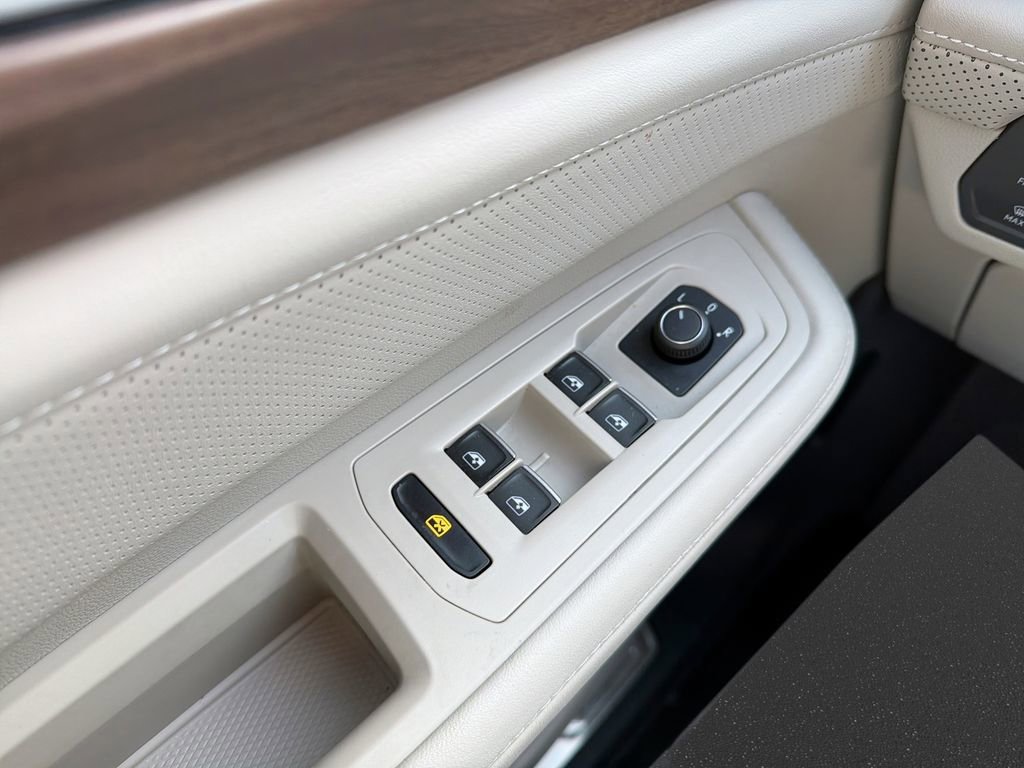 Used 2025 Volkswagen Atlas SE image 18