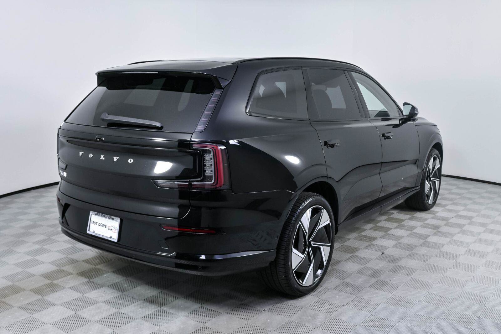 Used 2025 Volvo EX90 Ultra AWD/4WD image 27