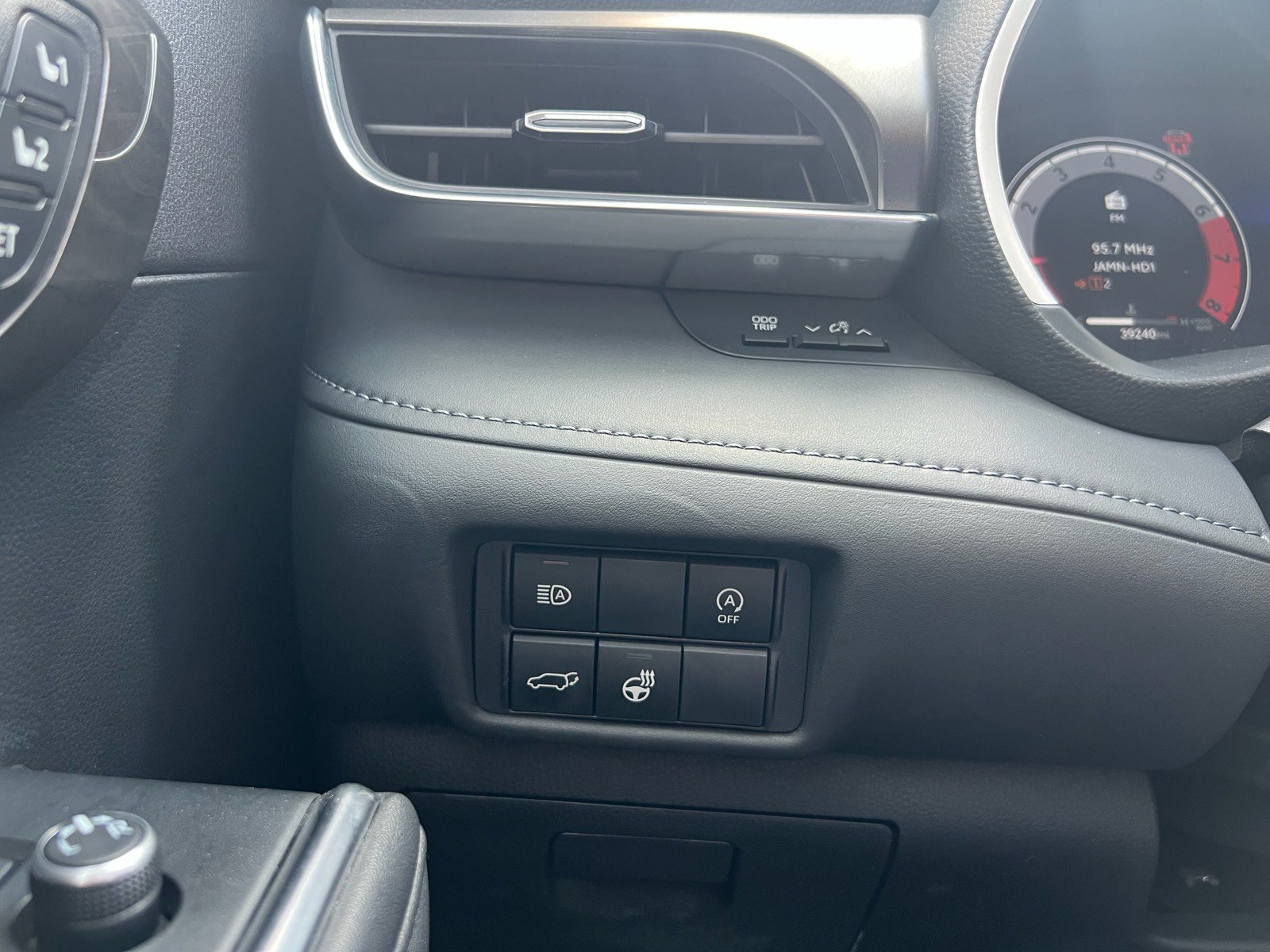 Used 2023 Toyota Highlander Limited FWD image 26