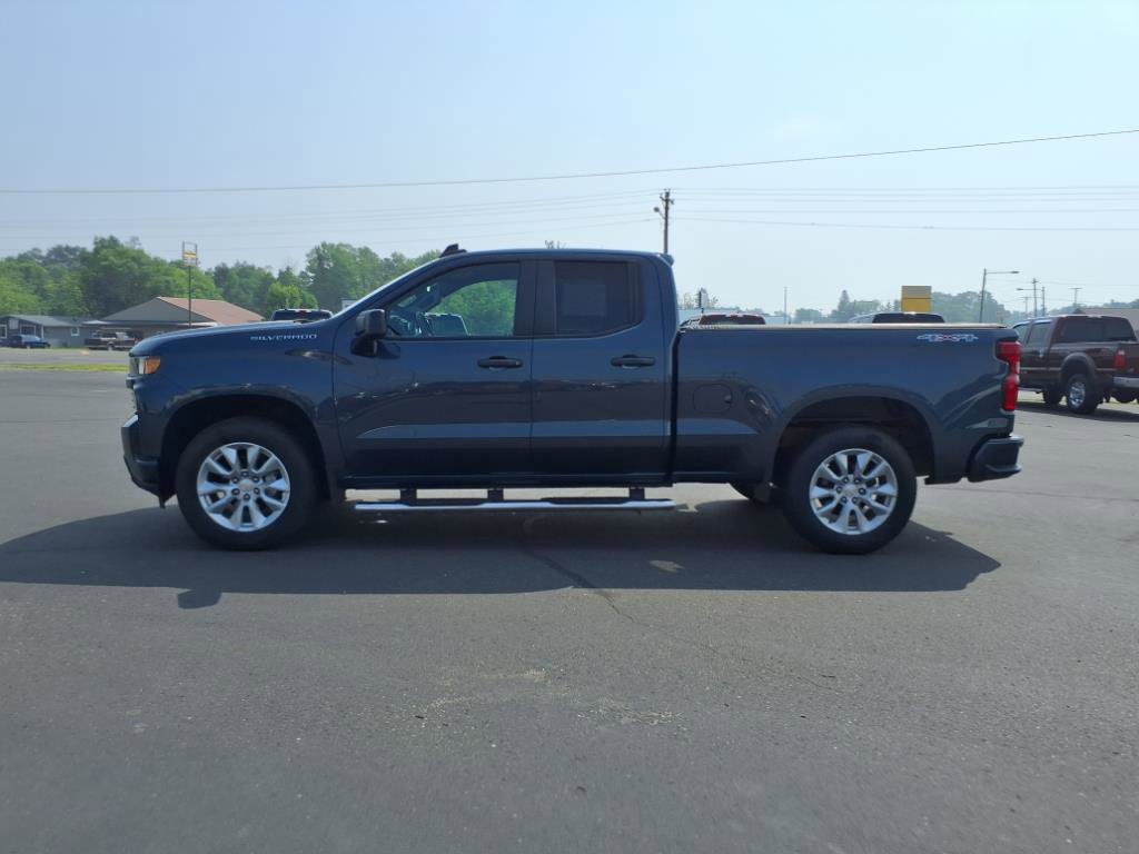 Used 2020 Chevrolet Silverado 1500 Custom w/ Custom Value Package AWD/4WD image 2