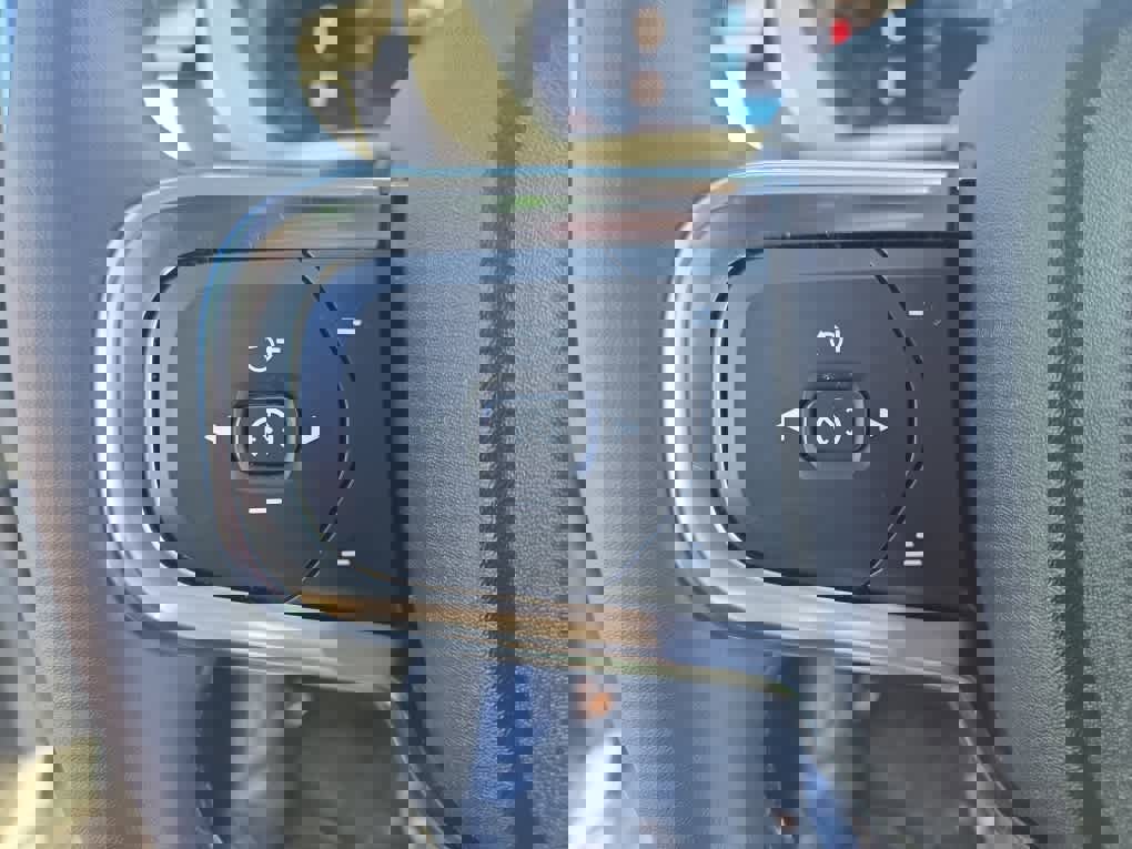 Used 2023 Volvo XC40 B5 Plus w/ Protection Package Premier image 14