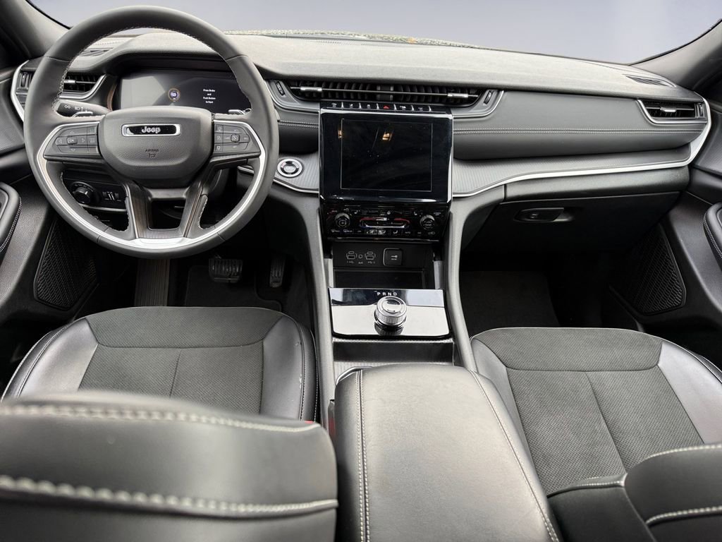 New 2025 Jeep Grand Cherokee L Altitude image 12