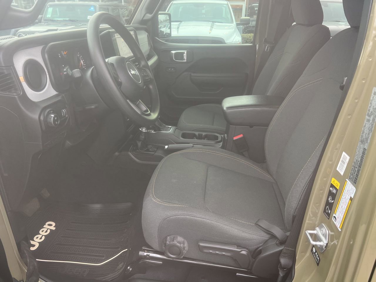 Used 2025 Jeep Gladiator Nighthawk image 16