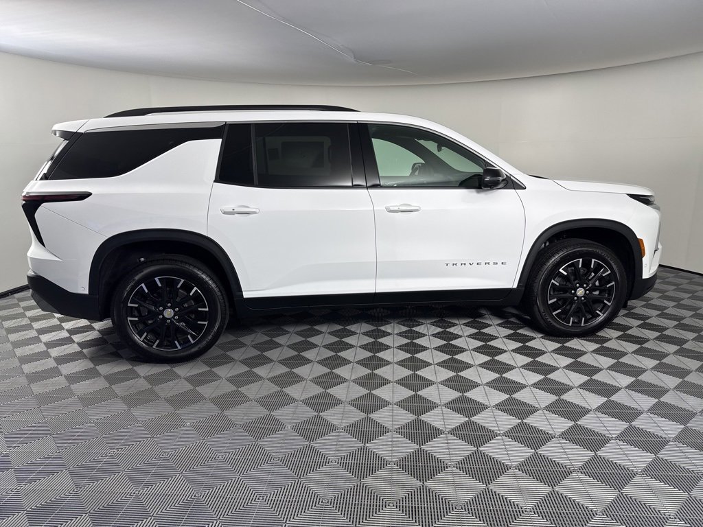 New 2025 Chevrolet Traverse LT w/ Enhanced Driving Package image 6