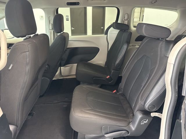 Used 2023 Chrysler Voyager LX image 20