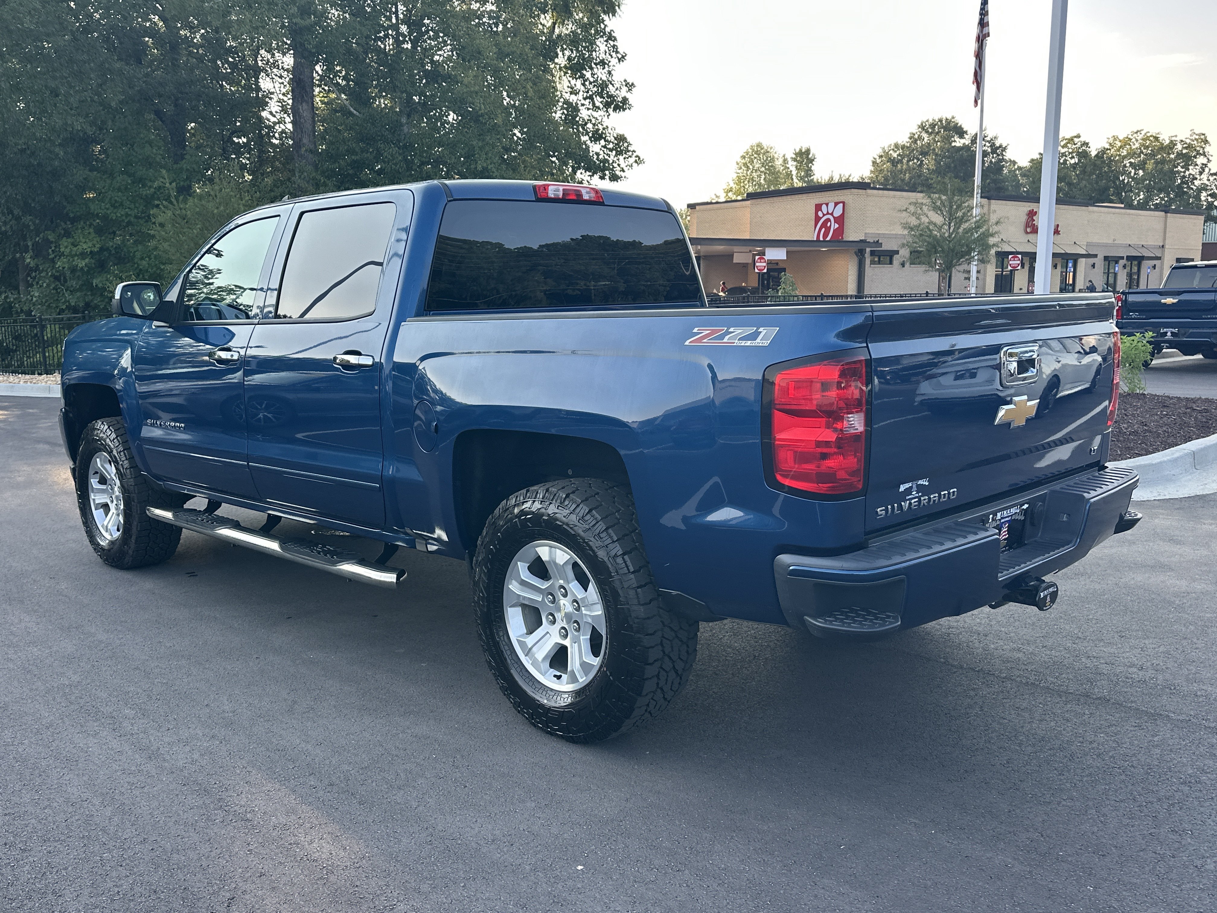 Used 2017 Chevrolet Silverado 1500 LT w/ All Star Edition AWD/4WD image 6