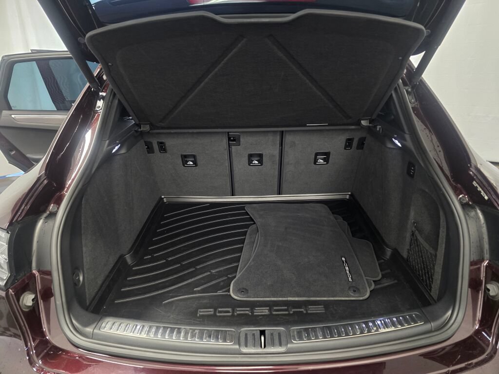 Certified 2024 Porsche Macan GTS AWD/4WD image 11