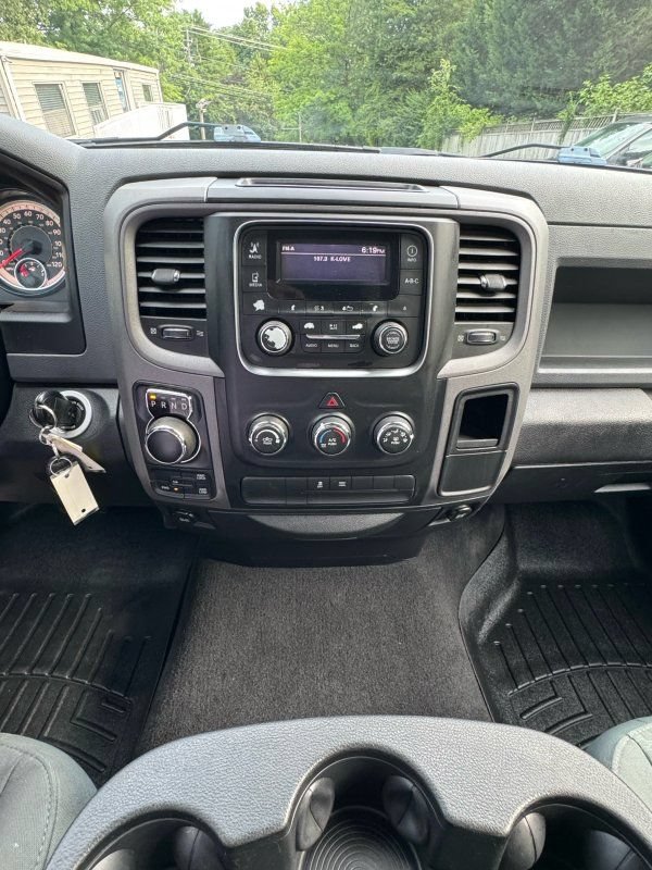 Used 2017 RAM 1500 Express AWD/4WD image 12
