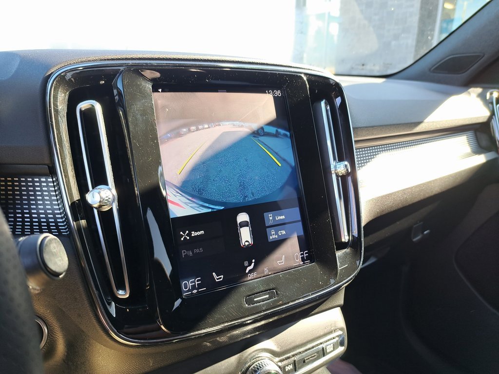 Used 2020 Volvo XC40 T5 R-Design w/ Protection Package Premier image 14
