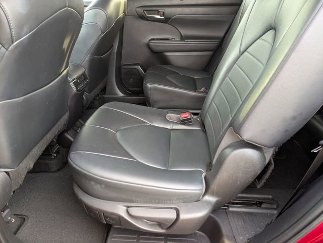 Used 2022 Toyota Highlander XLE image 29