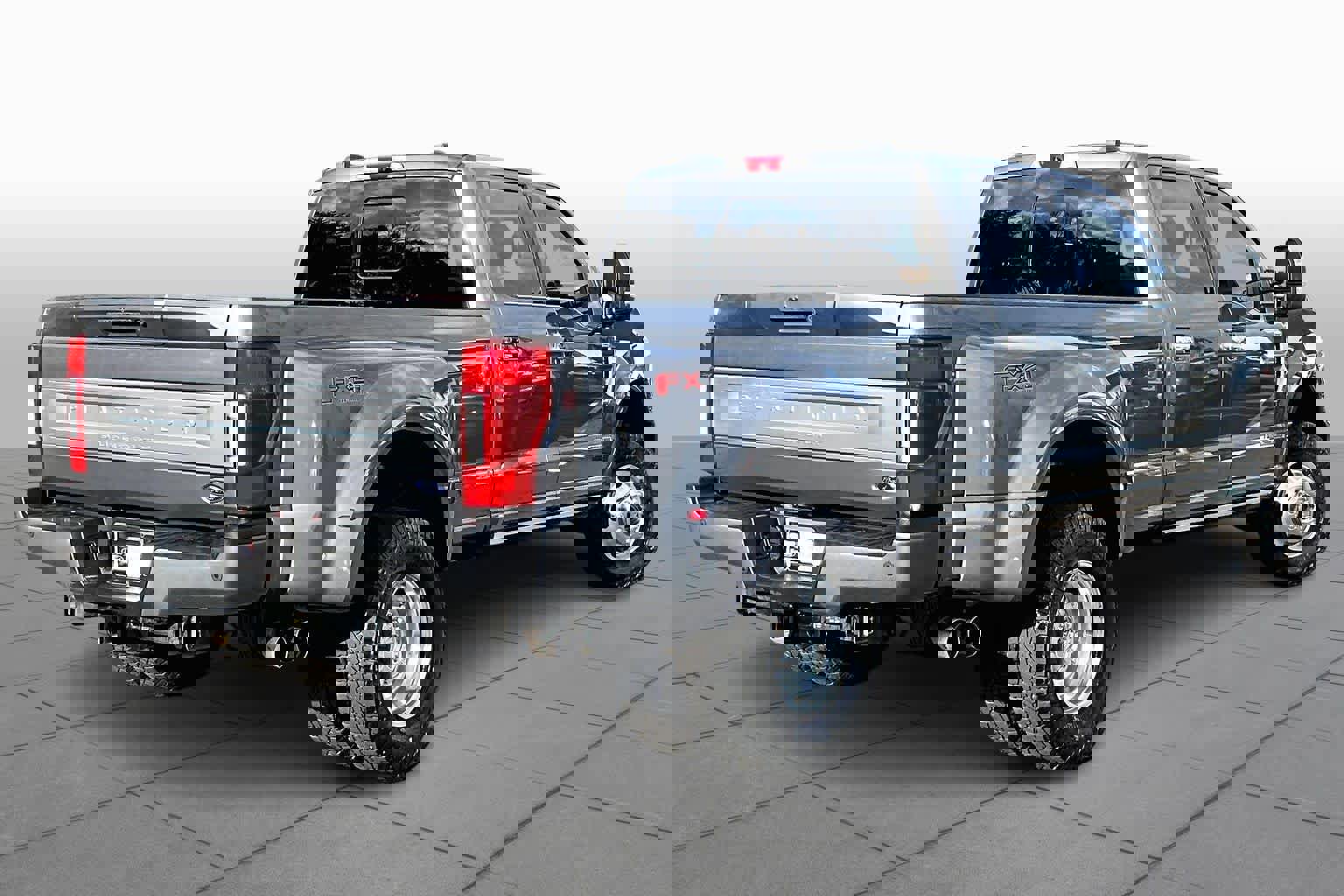Used 2022 Ford F350 Platinum w/ FX4 Off-Road Package image 12