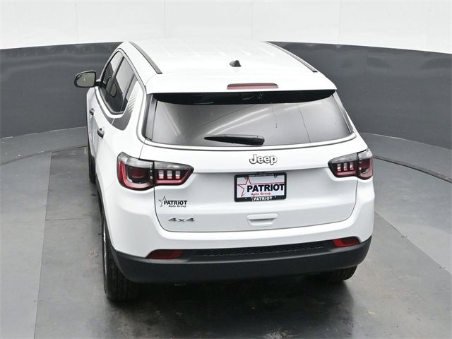 Used 2025 Jeep Compass Sport w/ Mopar Graphics Package image 28
