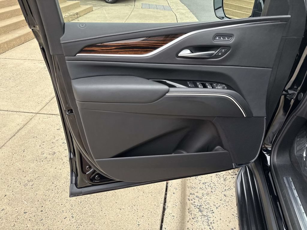 Used 2024 Cadillac Escalade ESV Premium Luxury w/ LPO, Floor Liner Package AWD/4WD image 29